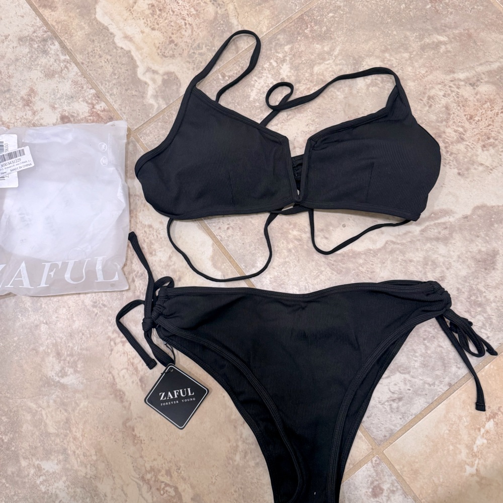 ZAFUL- BIKINI- NEVER WORN- LARGE